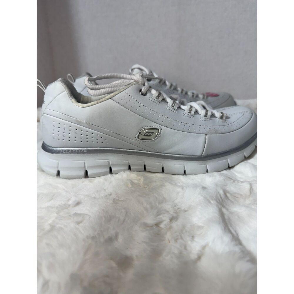 Skechers White Leather Upper Elite with Memory Foam Size 8.5 wide fit